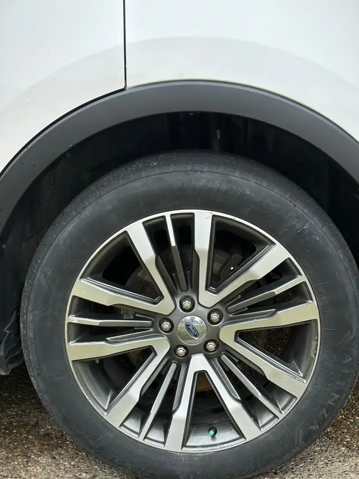 Ford Explorer photo Ford Explorer