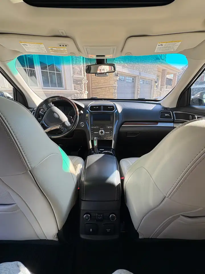 Ford Explorer photo Ford Explorer