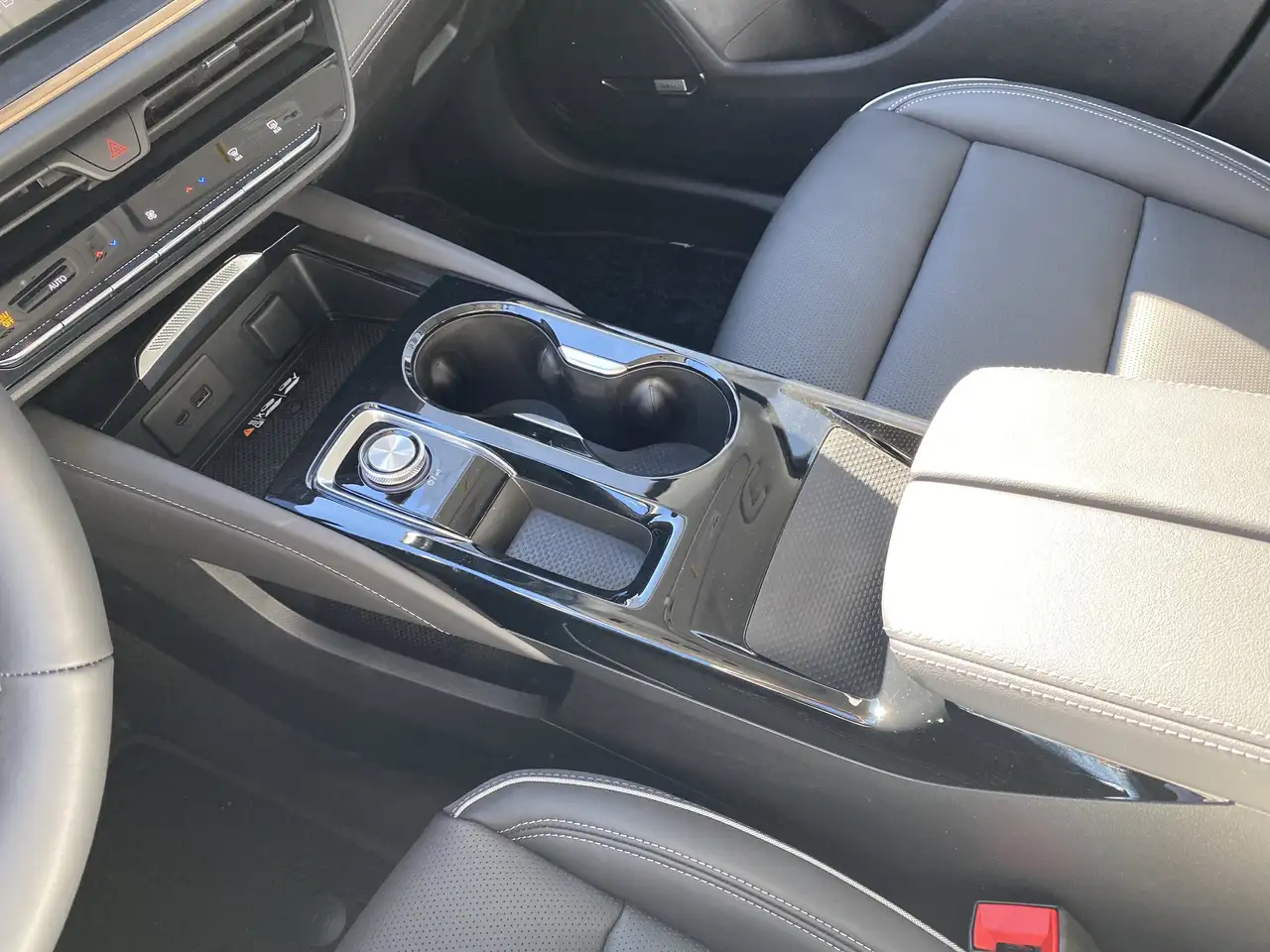 Buick Envision photo Buick Envision