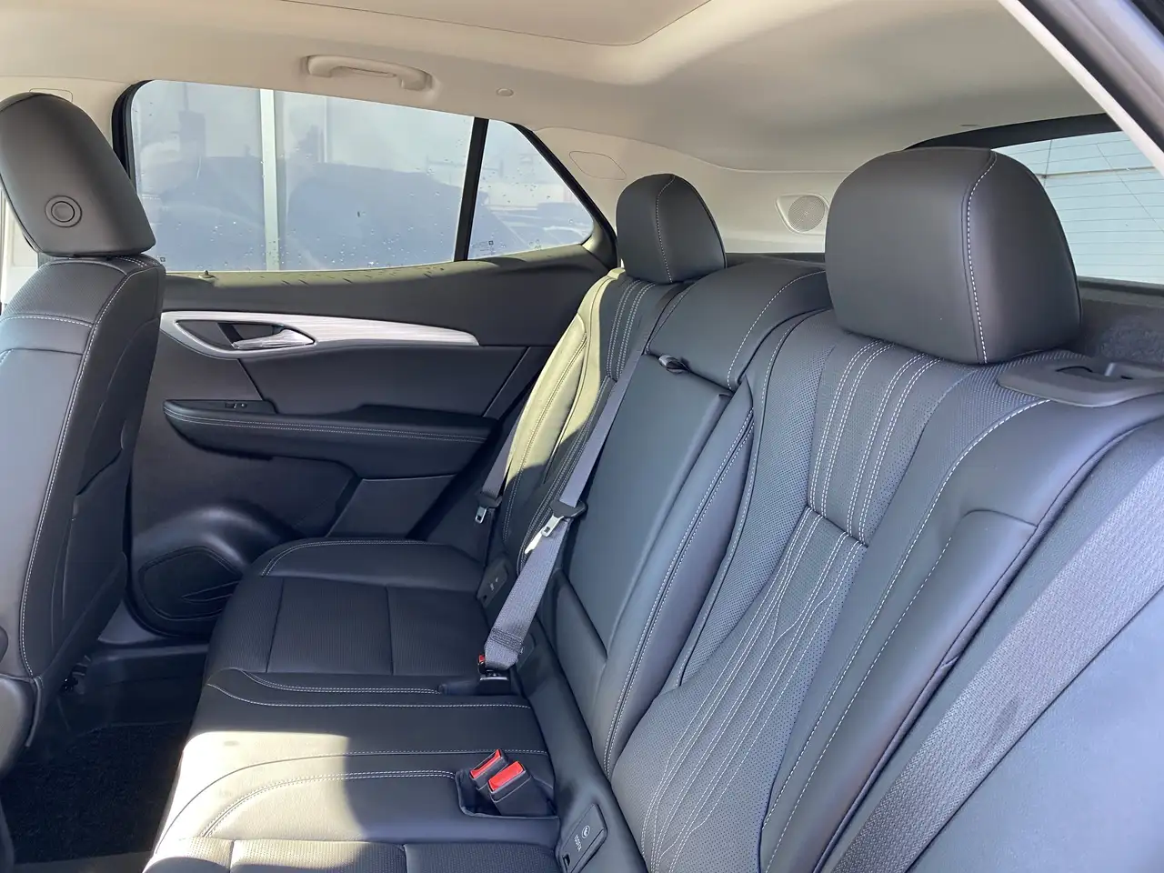 Buick Envision photo Buick Envision