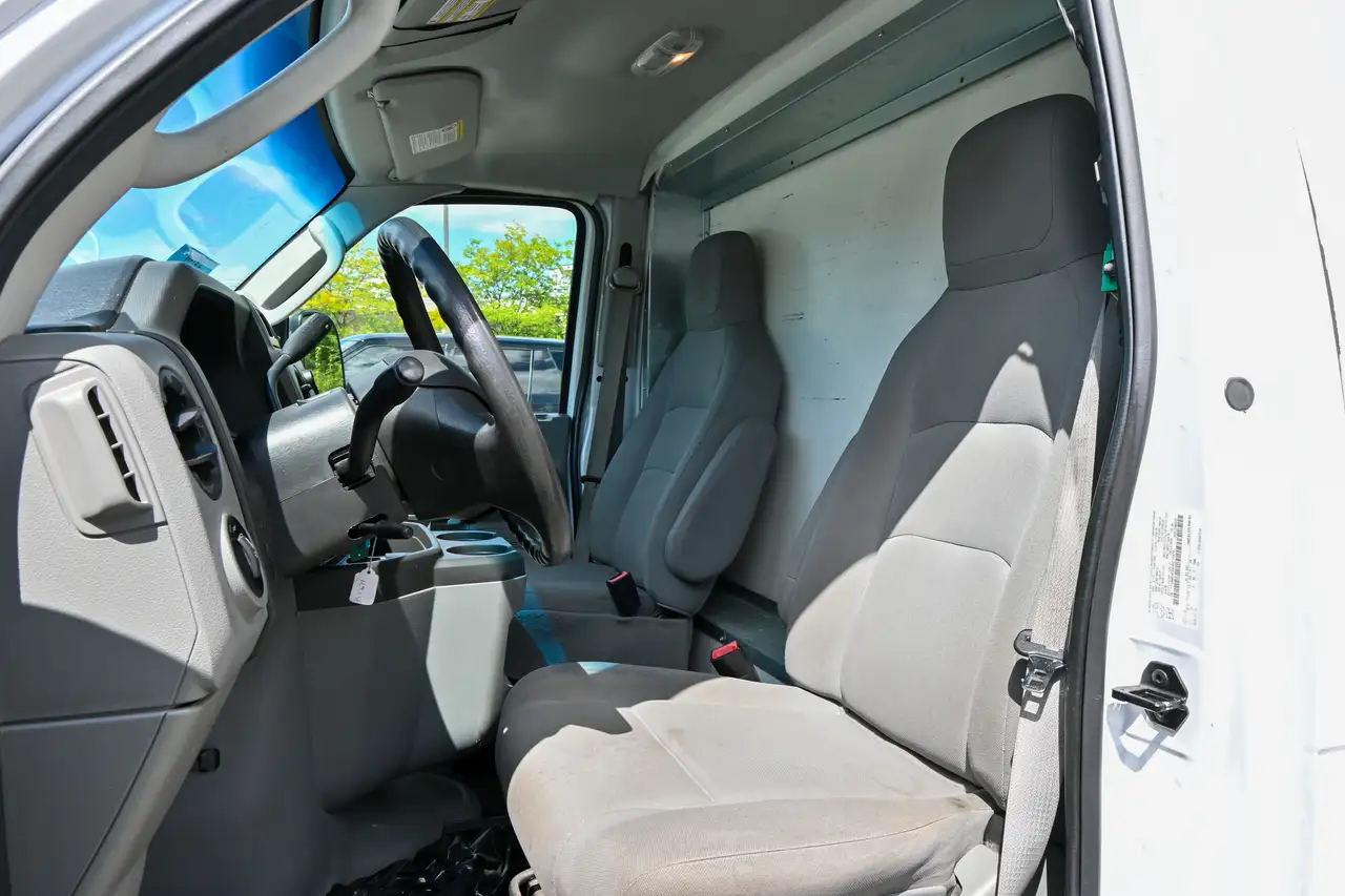 Ford E-Series Cutaway снимка Ford E-Series Cutaway