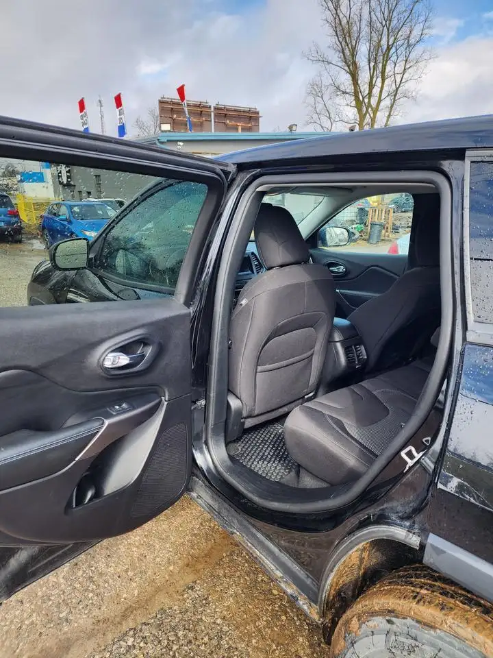 Jeep Cherokee снимка Jeep Cherokee