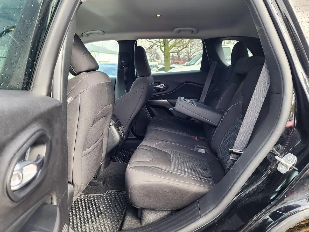 Jeep Cherokee снимка Jeep Cherokee