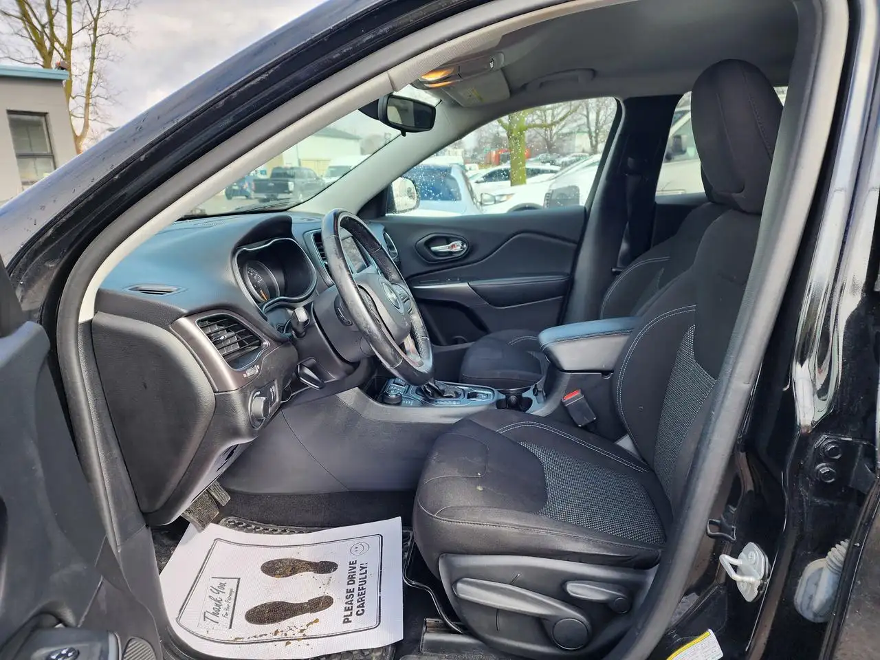 Jeep Cherokee снимка Jeep Cherokee