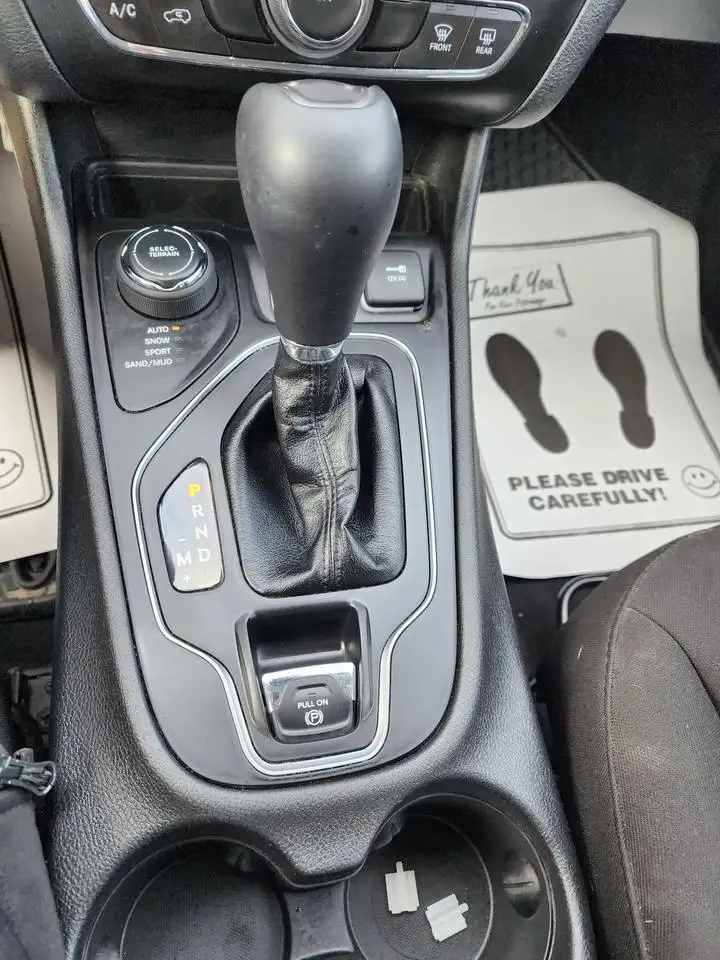 Jeep Cherokee снимка Jeep Cherokee