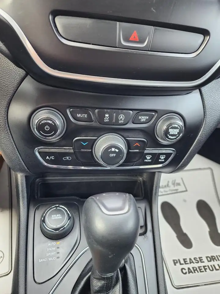 Jeep Cherokee снимка Jeep Cherokee