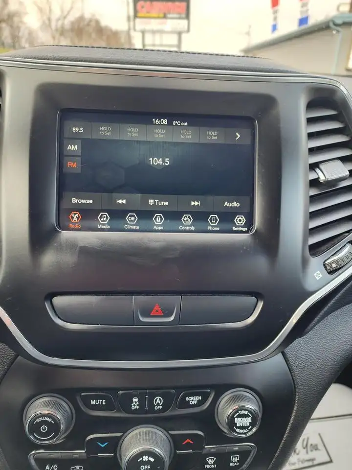 Jeep Cherokee снимка Jeep Cherokee