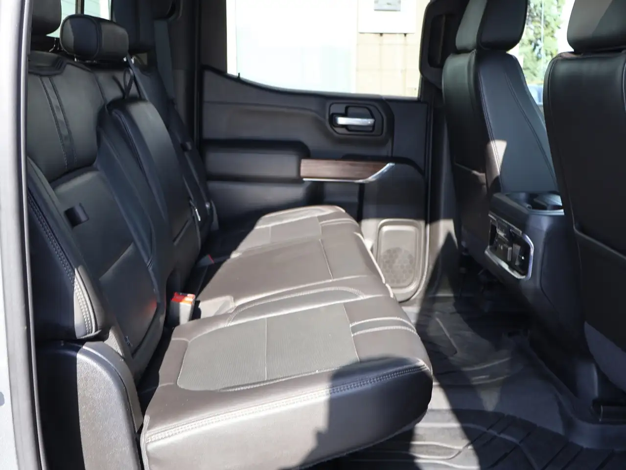 Chevrolet Silverado 1500 снимка Chevrolet Silverado 1500
