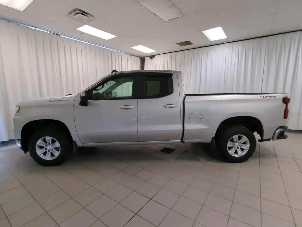 Chevrolet Silverado 1500 снимка Chevrolet Silverado 1500