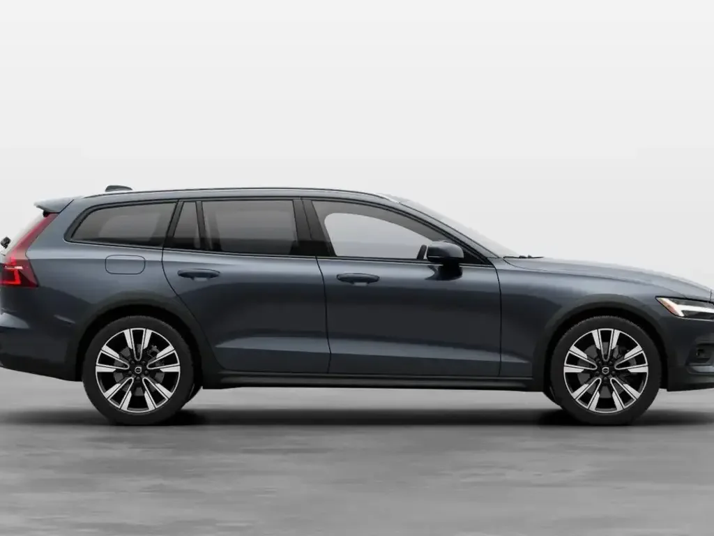 Volvo V60 Cross Country снимка Volvo V60 Cross Country