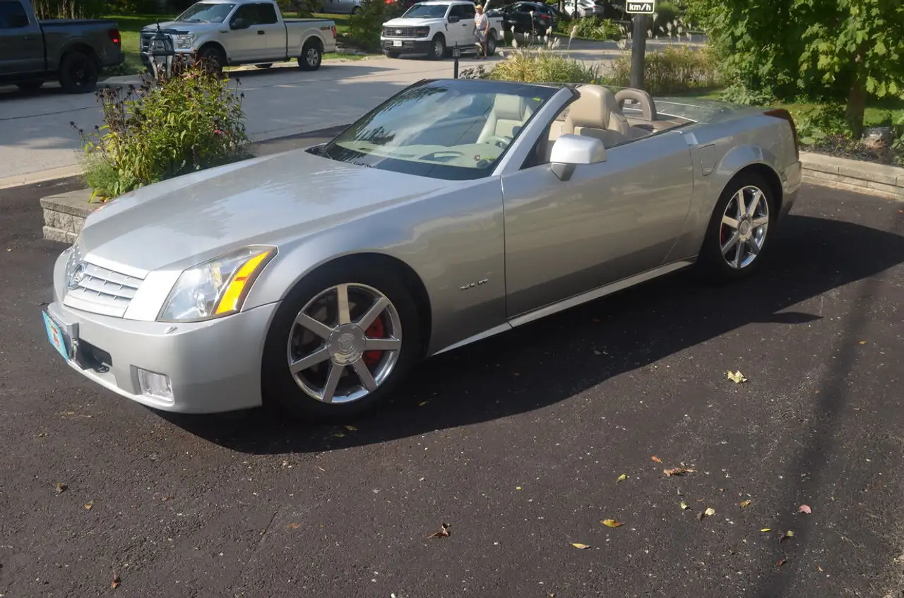 Cadillac XLR photo Cadillac XLR