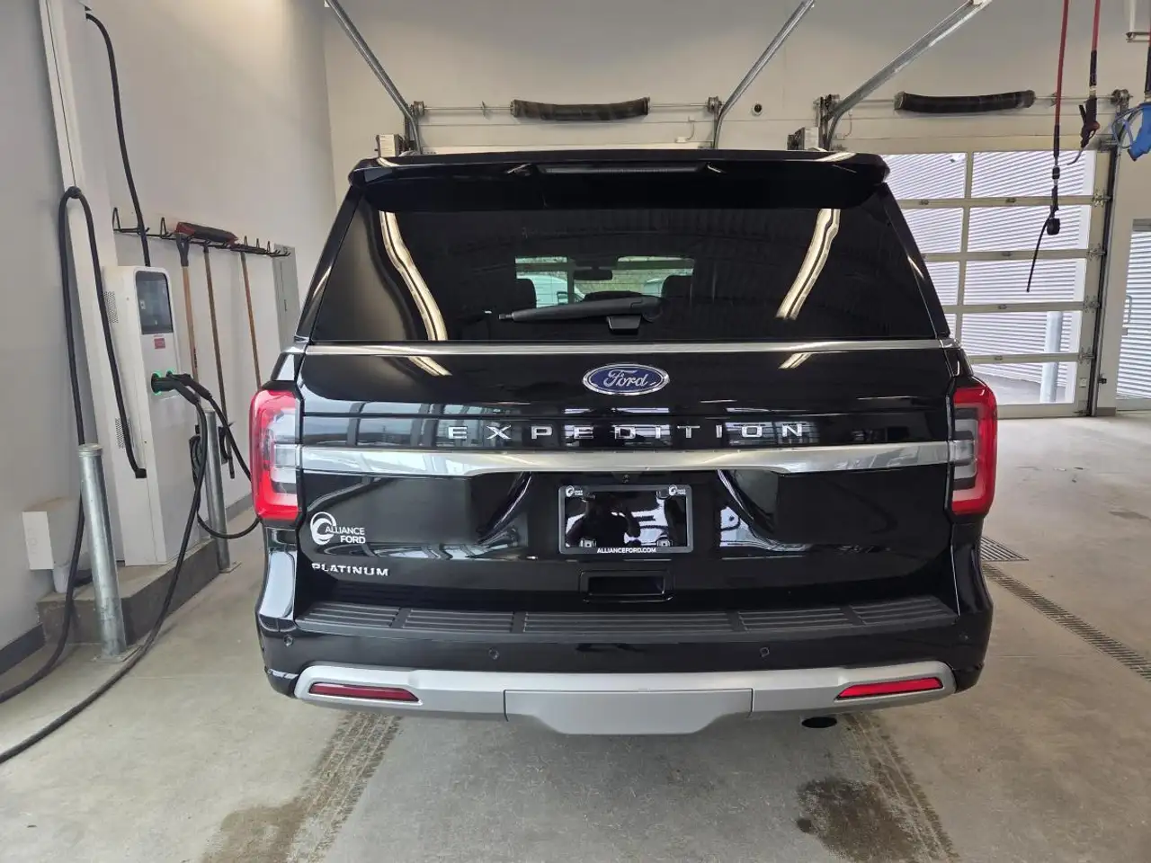Ford Expedition снимка Ford Expedition