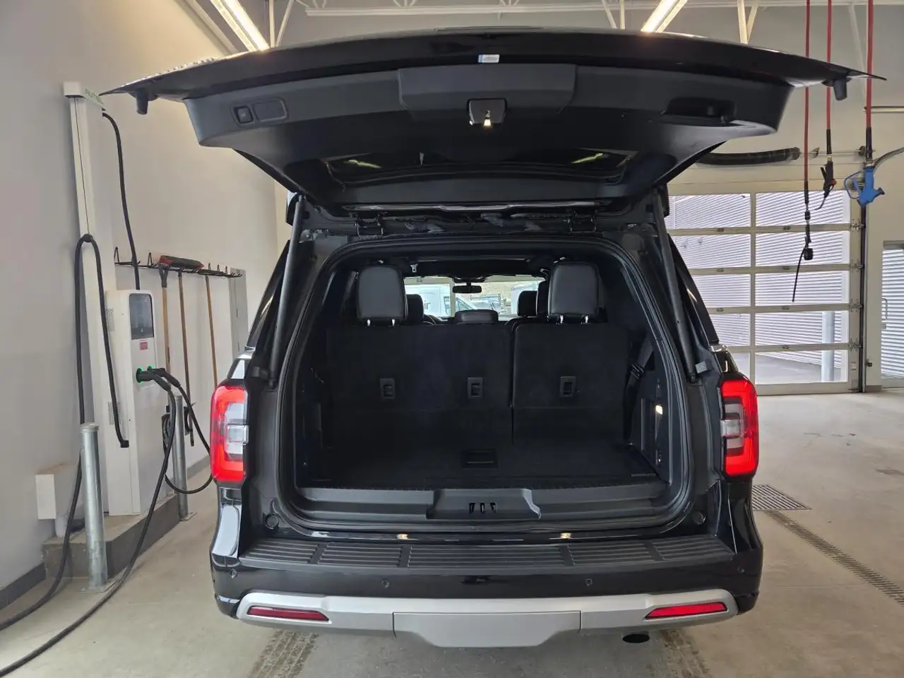 Ford Expedition снимка Ford Expedition