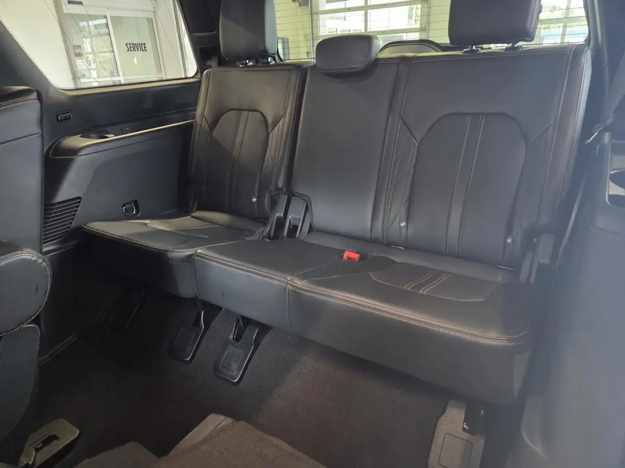 Ford Expedition снимка Ford Expedition