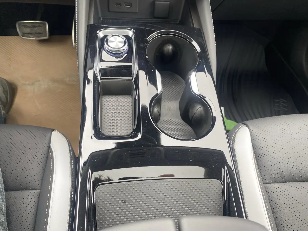Buick Envision photo Buick Envision