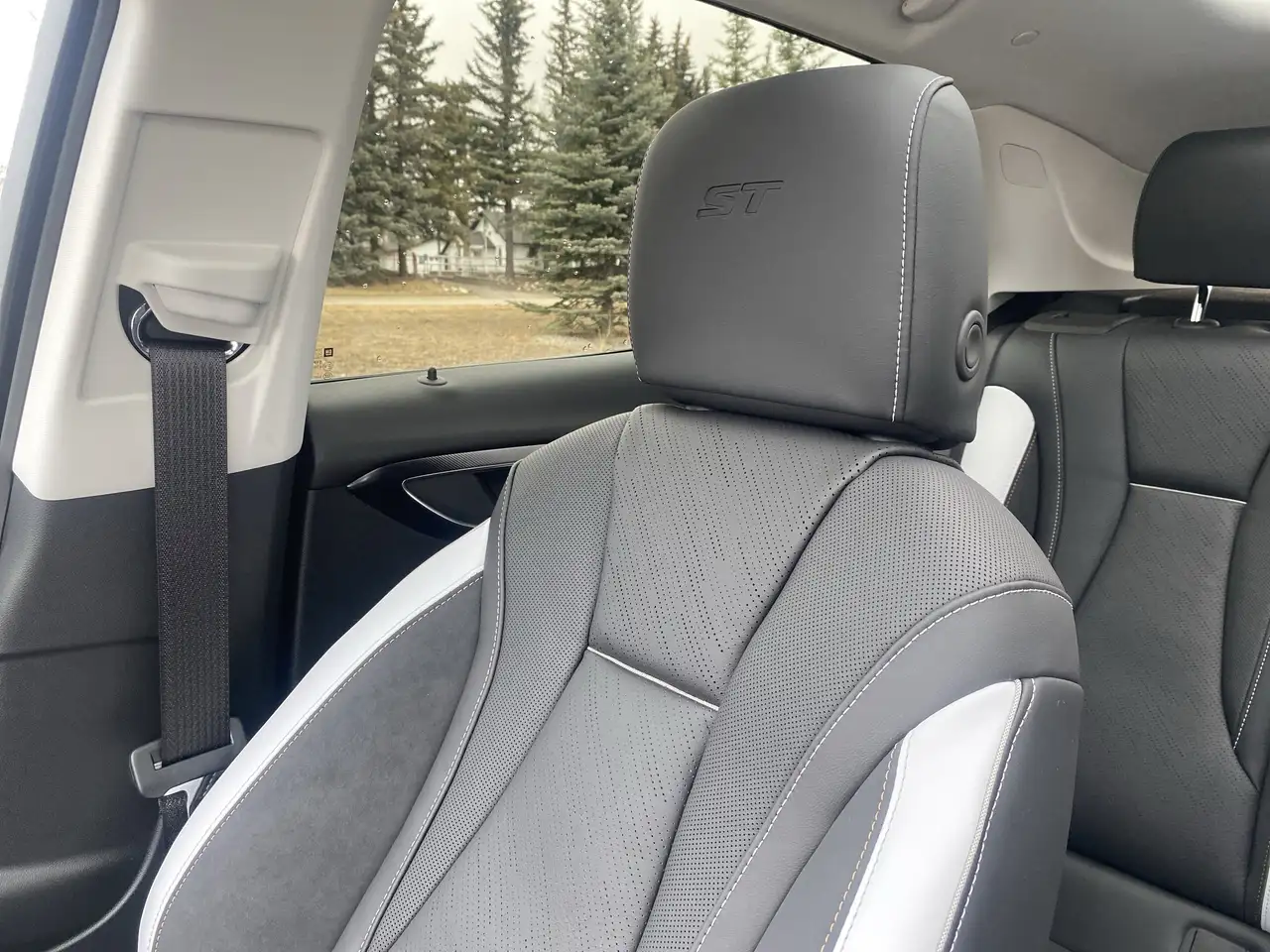 Buick Envision photo Buick Envision