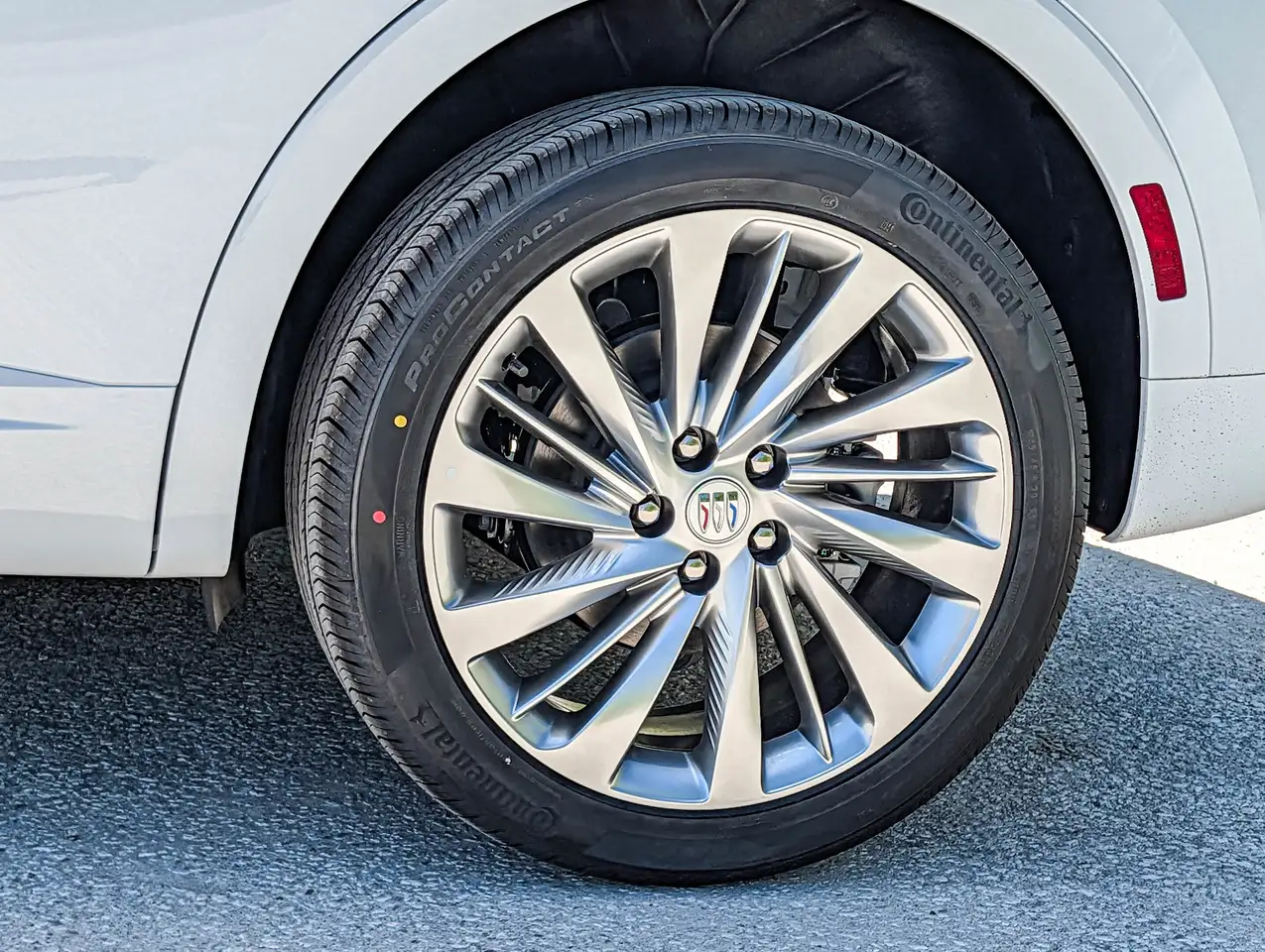 Buick Envision photo Buick Envision
