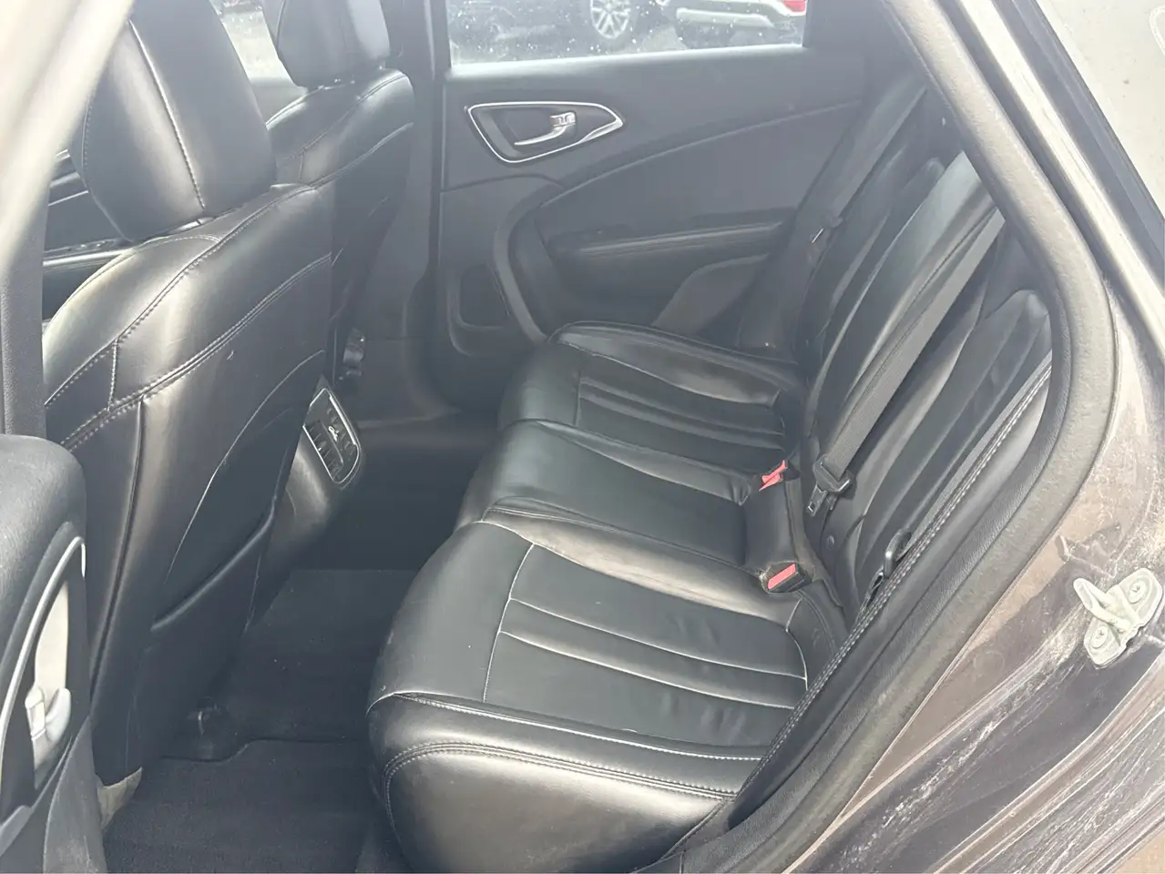 Chrysler 200 снимка Chrysler 200
