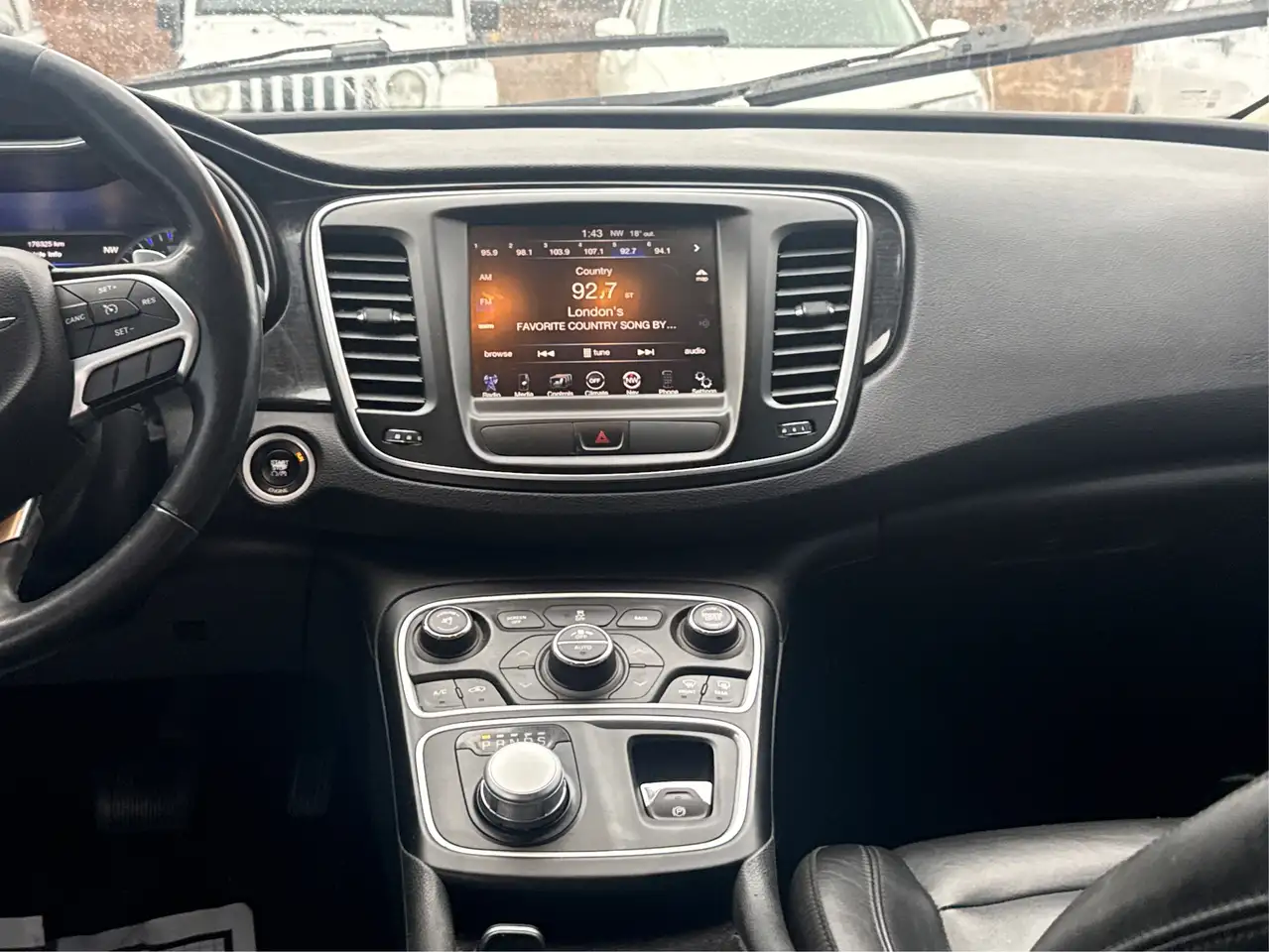 Chrysler 200 снимка Chrysler 200