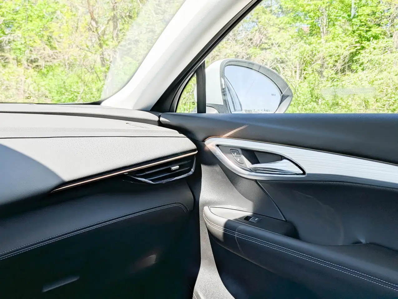 Buick Envision photo Buick Envision