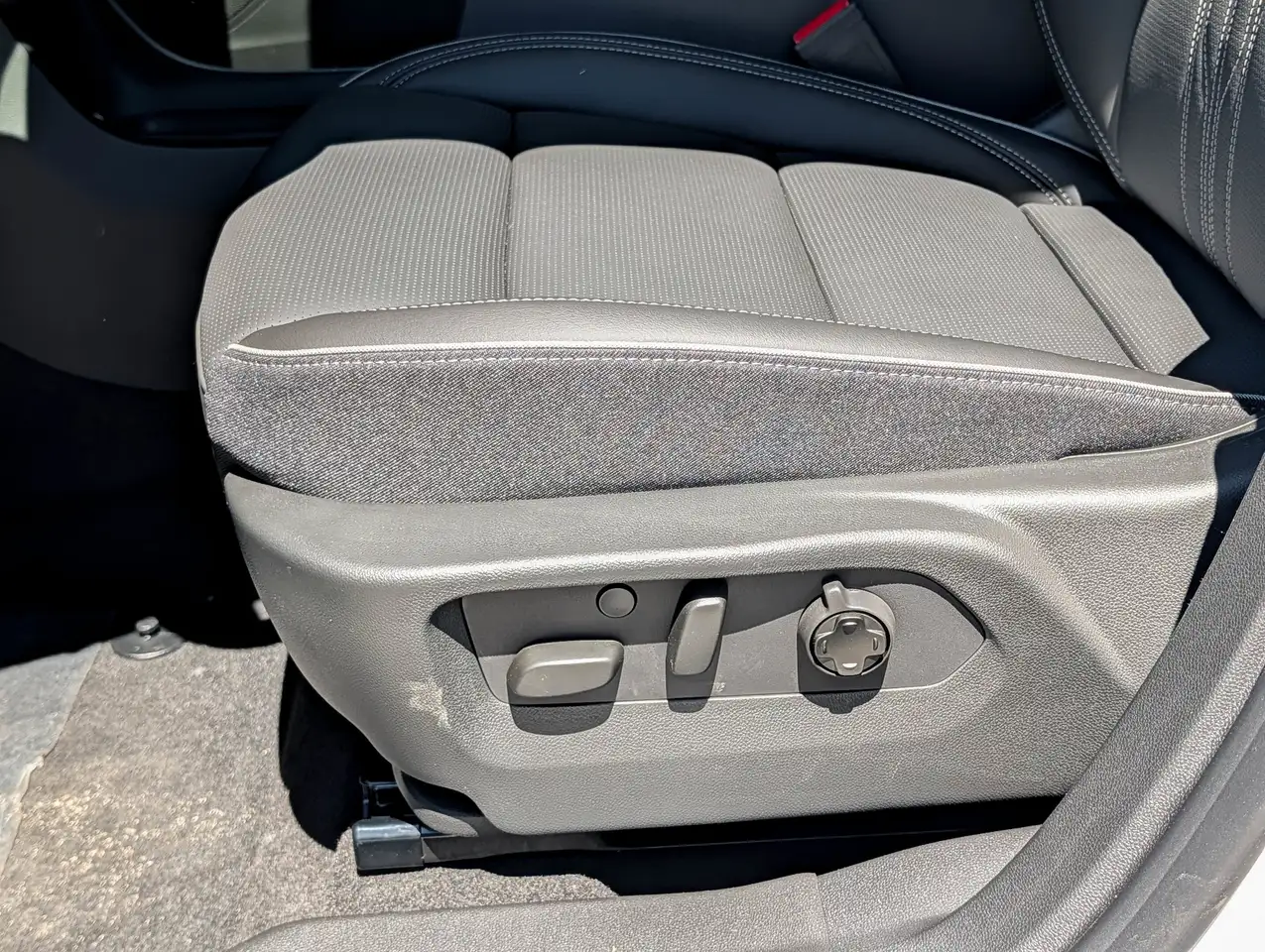 Buick Envision photo Buick Envision