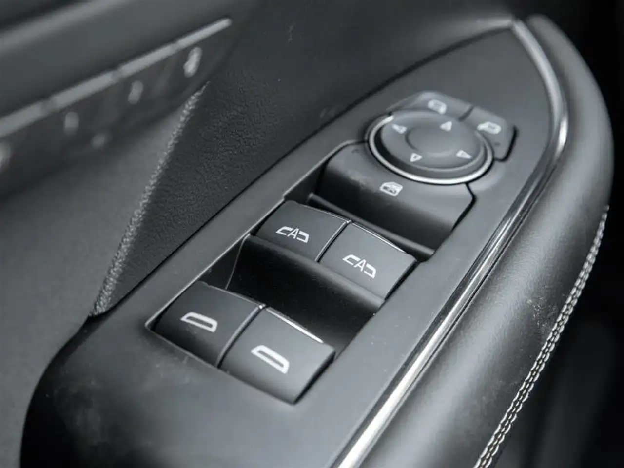 Buick Envision photo Buick Envision