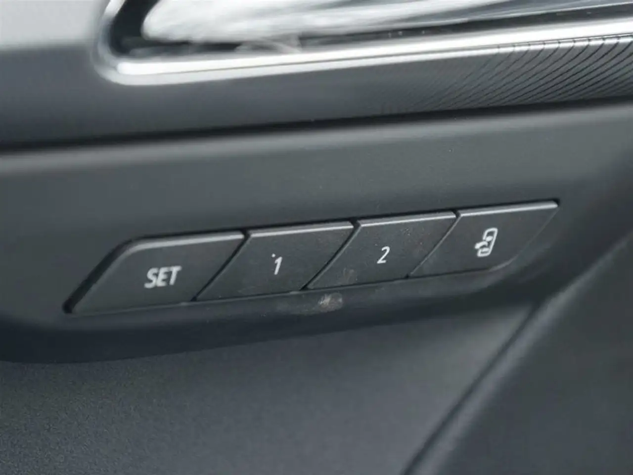 Buick Envision photo Buick Envision