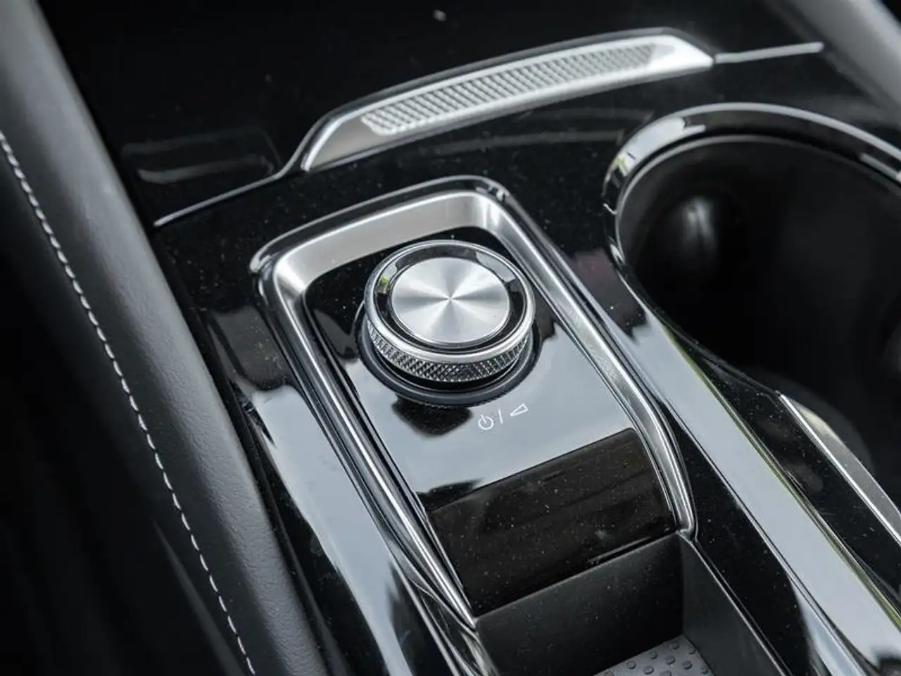 Buick Envision photo Buick Envision