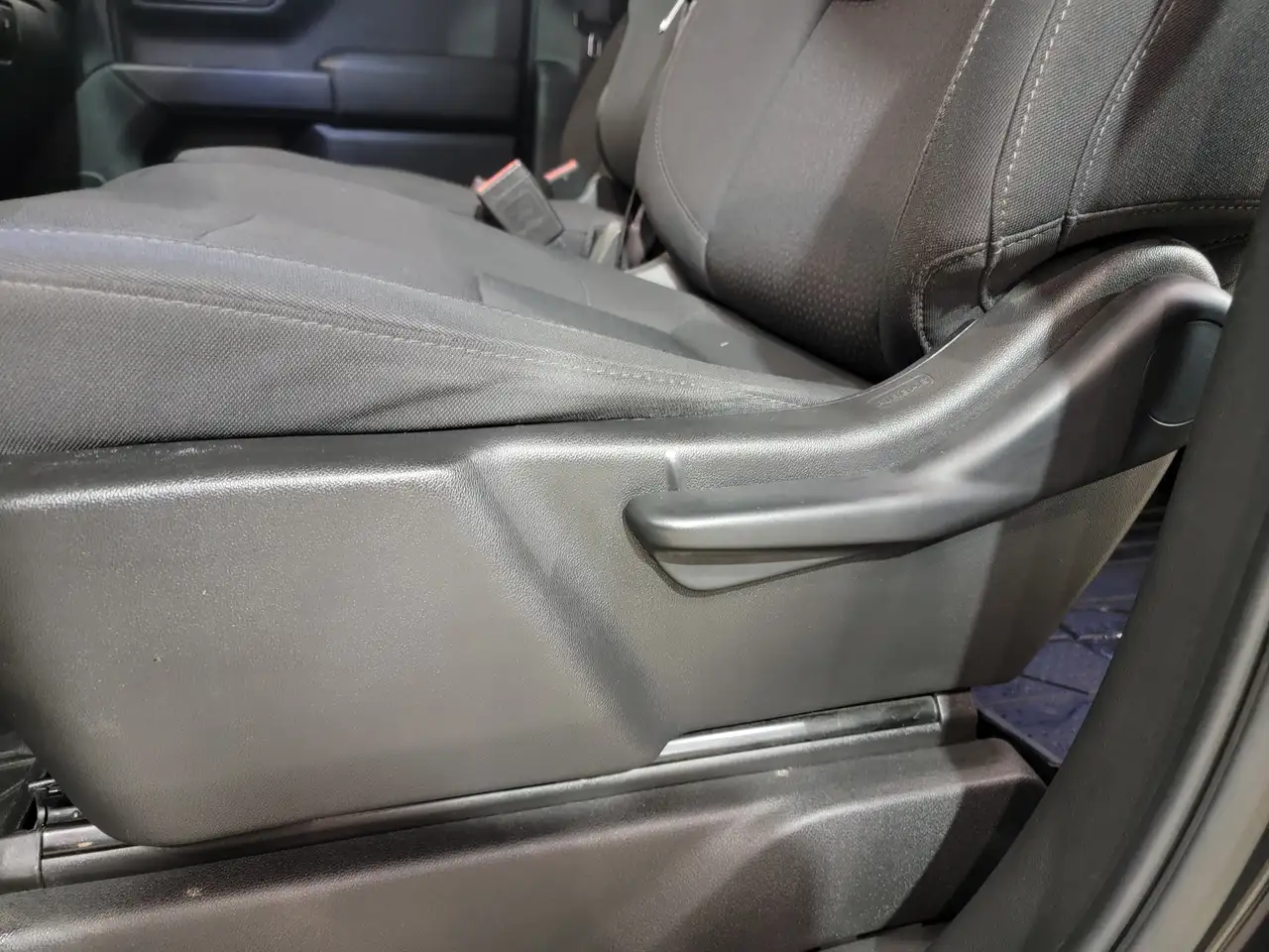 Chevrolet Silverado 1500 снимка Chevrolet Silverado 1500