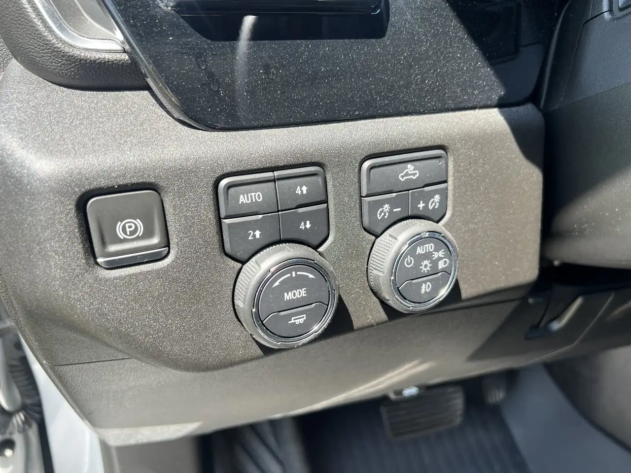 Chevrolet Silverado 1500 снимка Chevrolet Silverado 1500