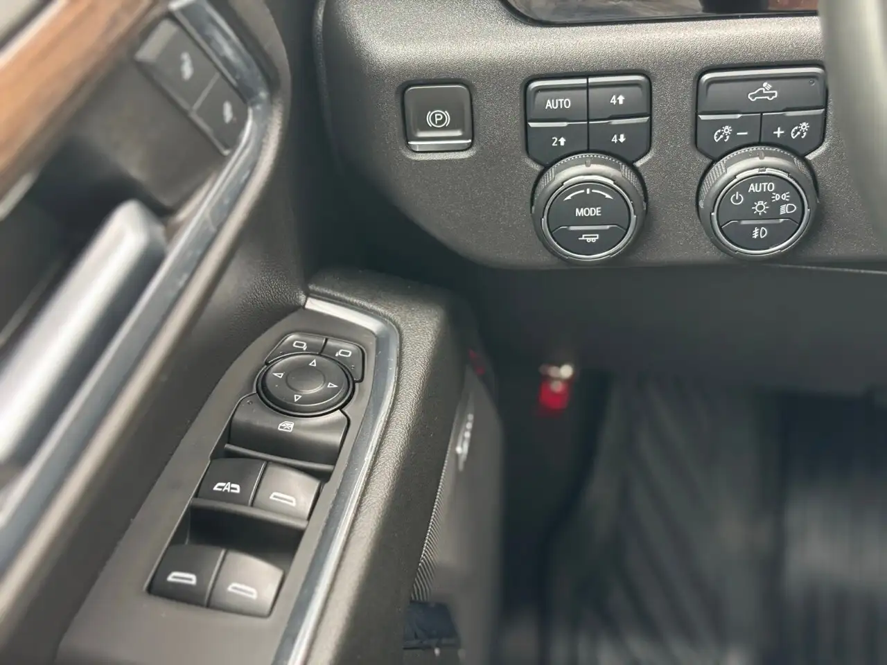 Chevrolet Silverado 1500 photo Chevrolet Silverado 1500