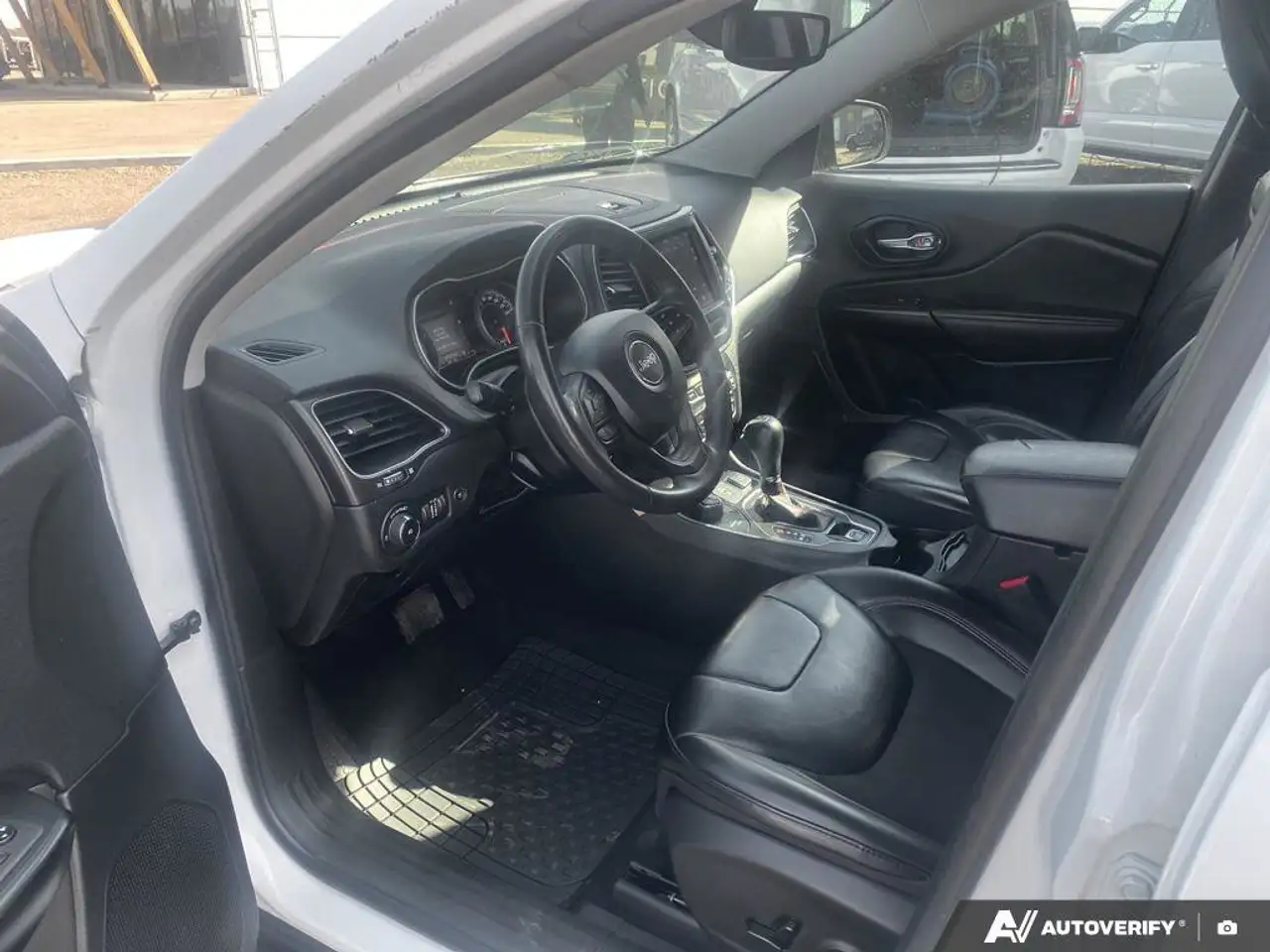 Jeep Cherokee photo Jeep Cherokee
