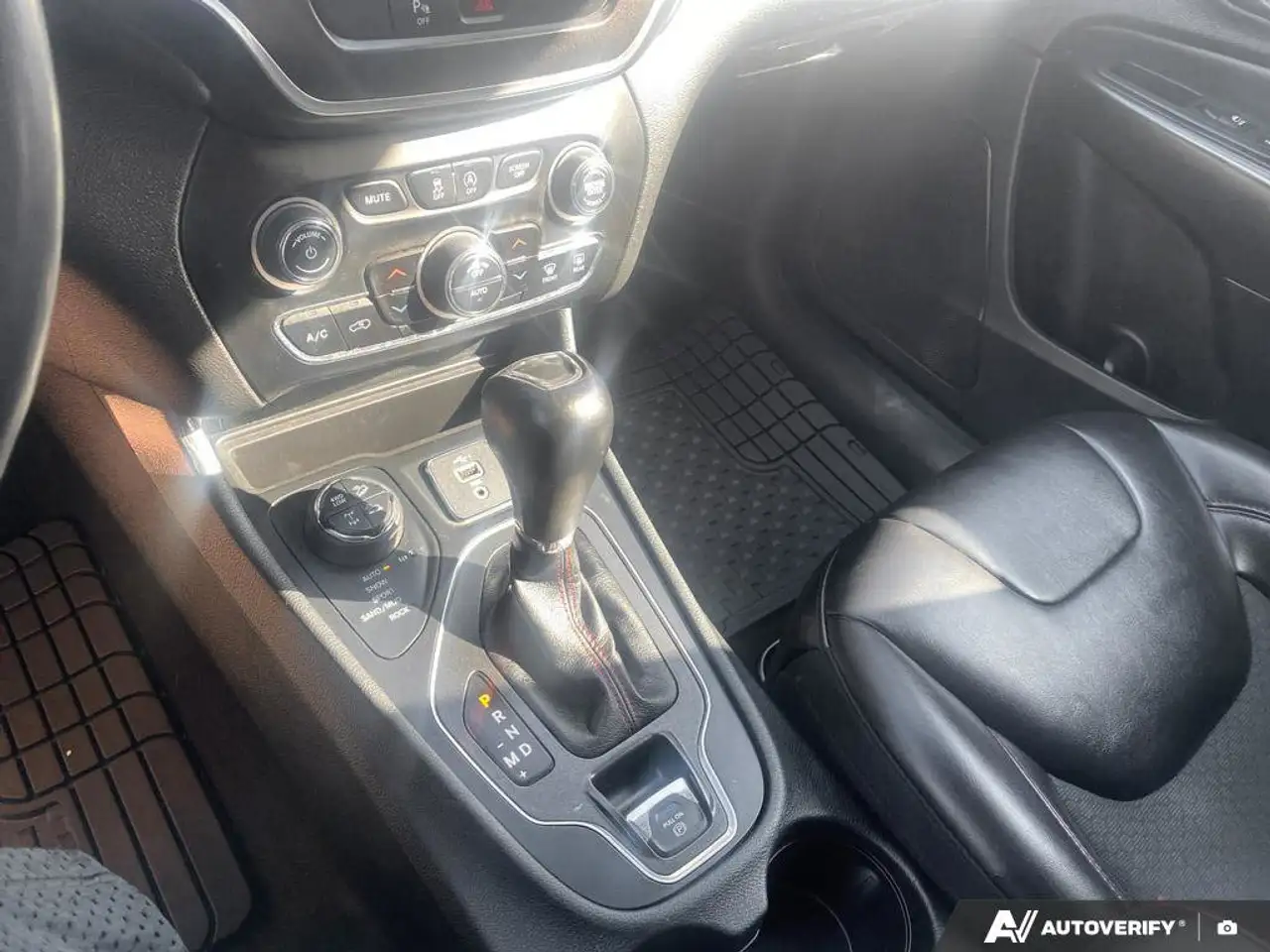 Jeep Cherokee photo Jeep Cherokee