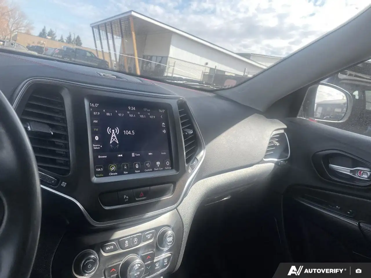 Jeep Cherokee photo Jeep Cherokee