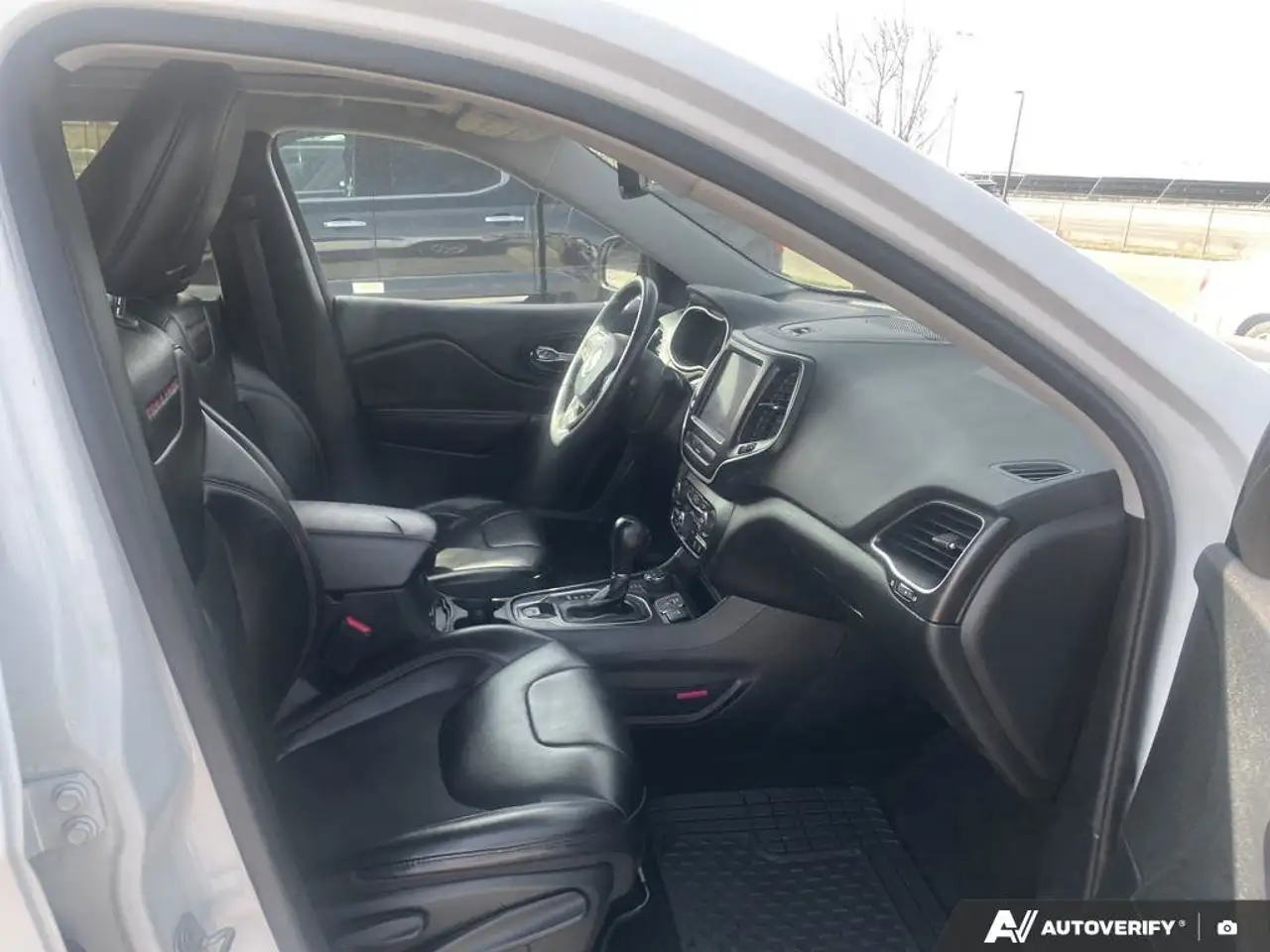 Jeep Cherokee photo Jeep Cherokee
