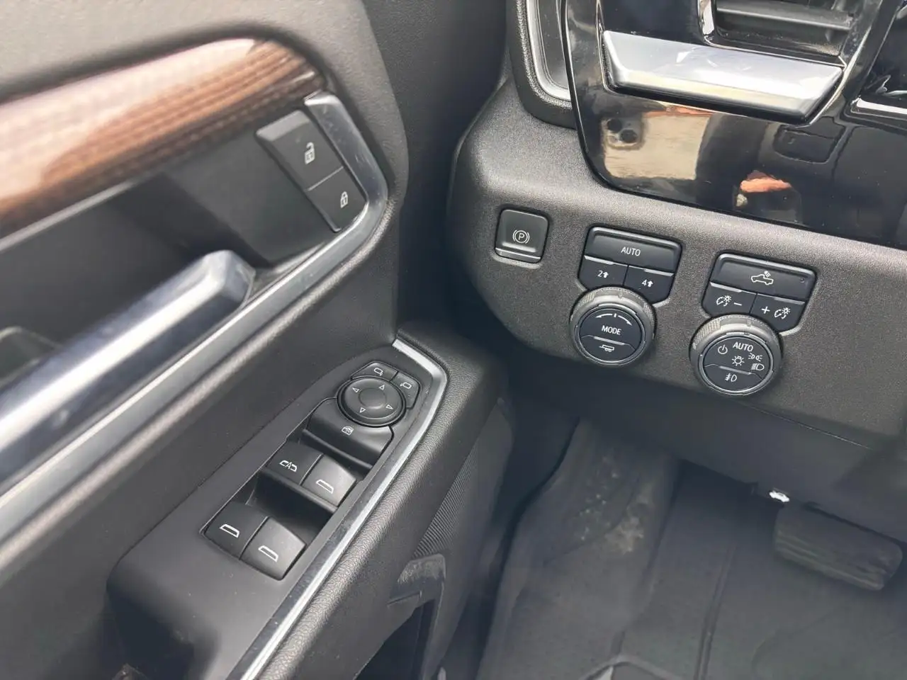 Chevrolet Silverado 1500 снимка Chevrolet Silverado 1500