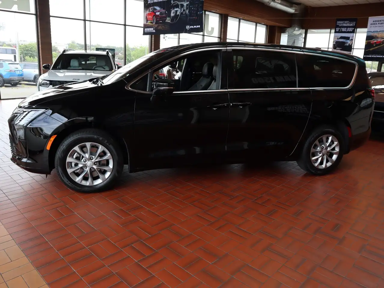 Chrysler Pacifica снимка Chrysler Pacifica
