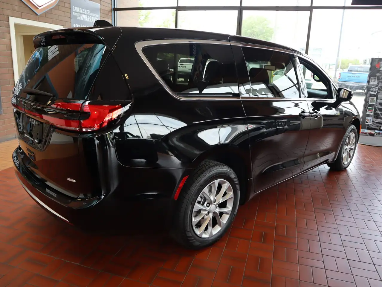 Chrysler Pacifica снимка Chrysler Pacifica