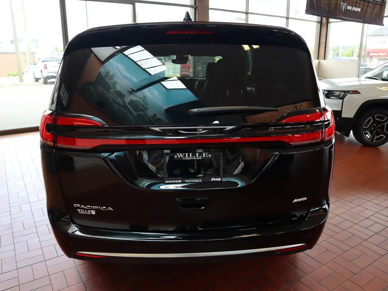 Chrysler Pacifica снимка Chrysler Pacifica