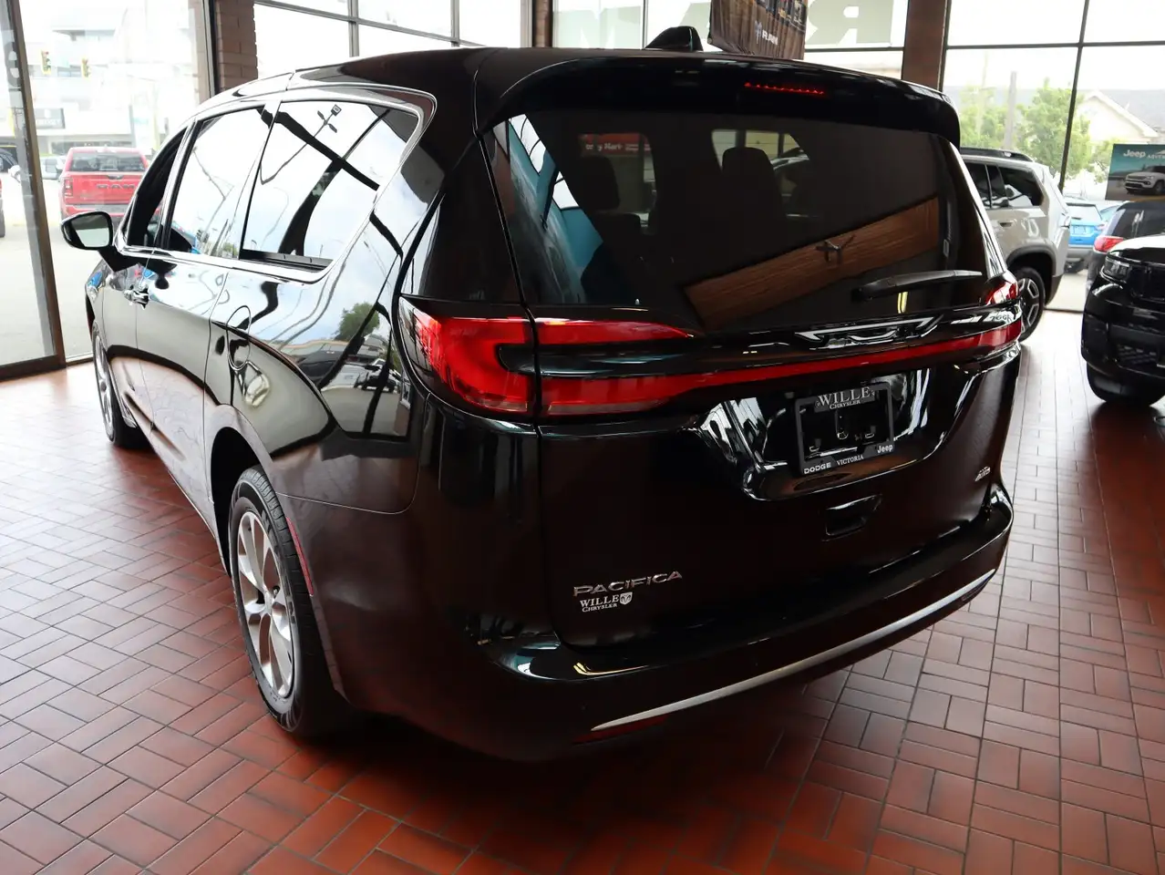 Chrysler Pacifica снимка Chrysler Pacifica