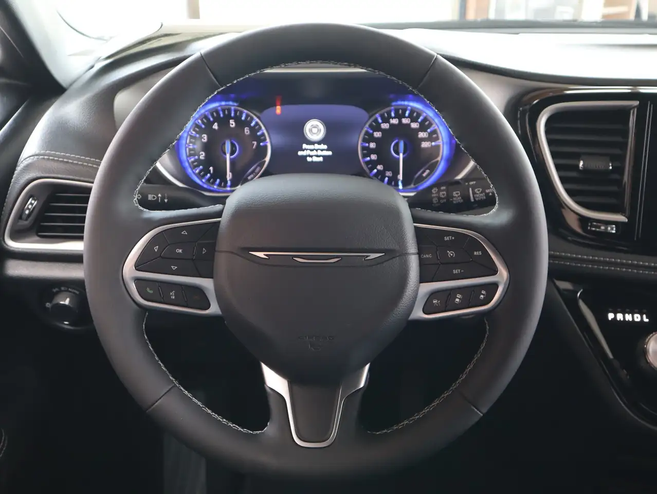 Chrysler Pacifica снимка Chrysler Pacifica