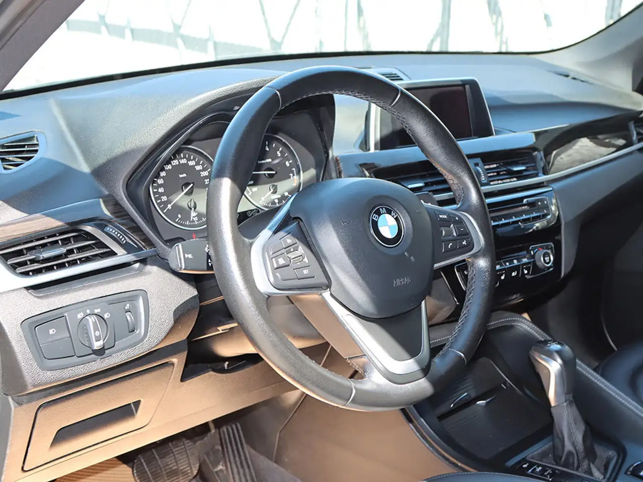 BMW X1 снимка BMW X1