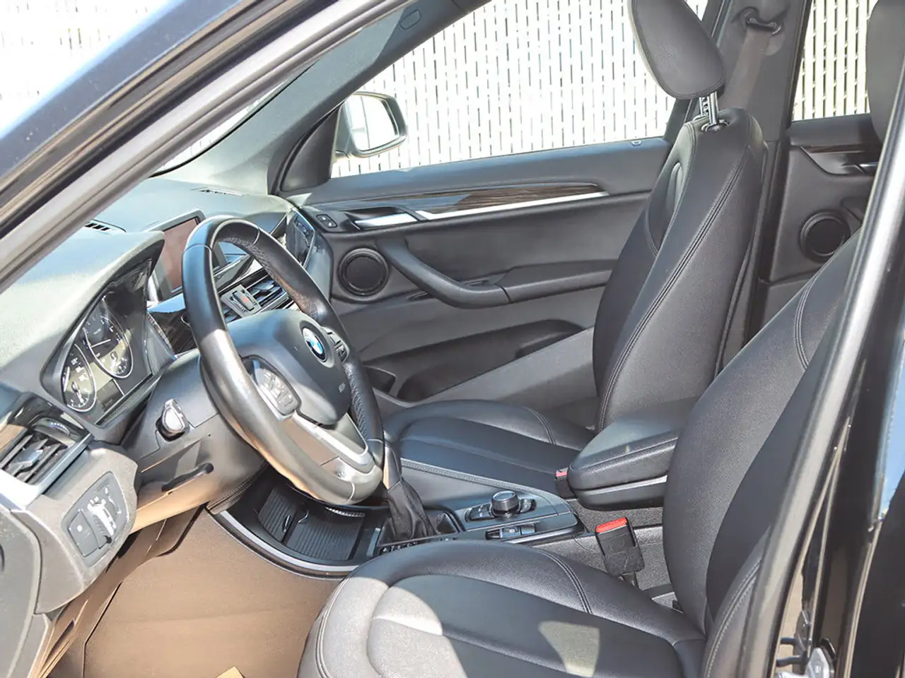 BMW X1 снимка BMW X1