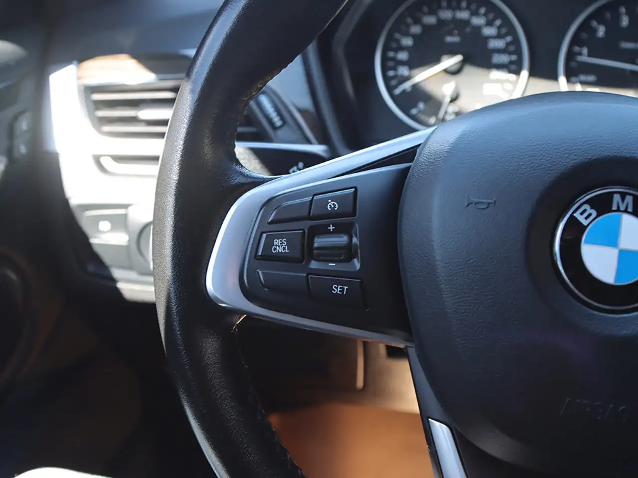 BMW X1 снимка BMW X1
