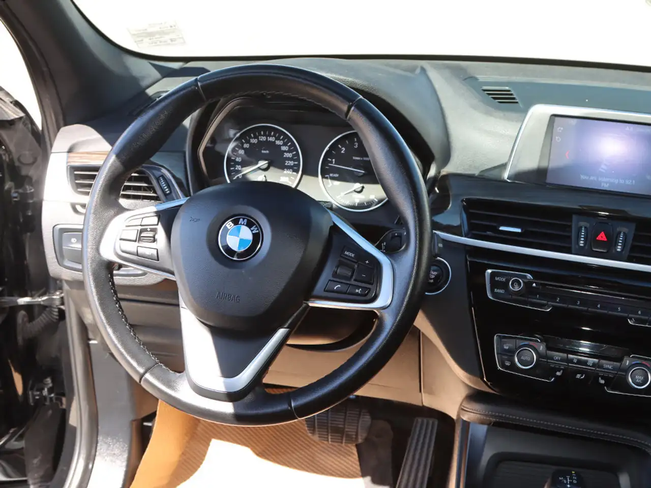 BMW X1 снимка BMW X1