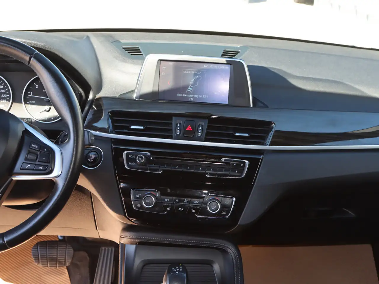 BMW X1 снимка BMW X1