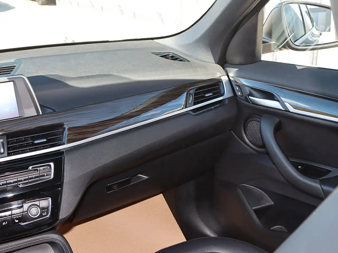 BMW X1 снимка BMW X1