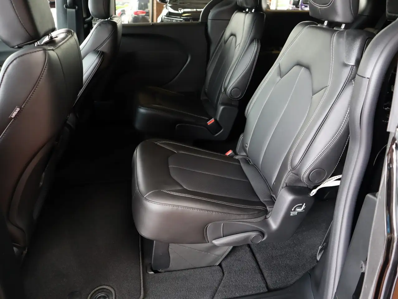Chrysler Pacifica снимка Chrysler Pacifica