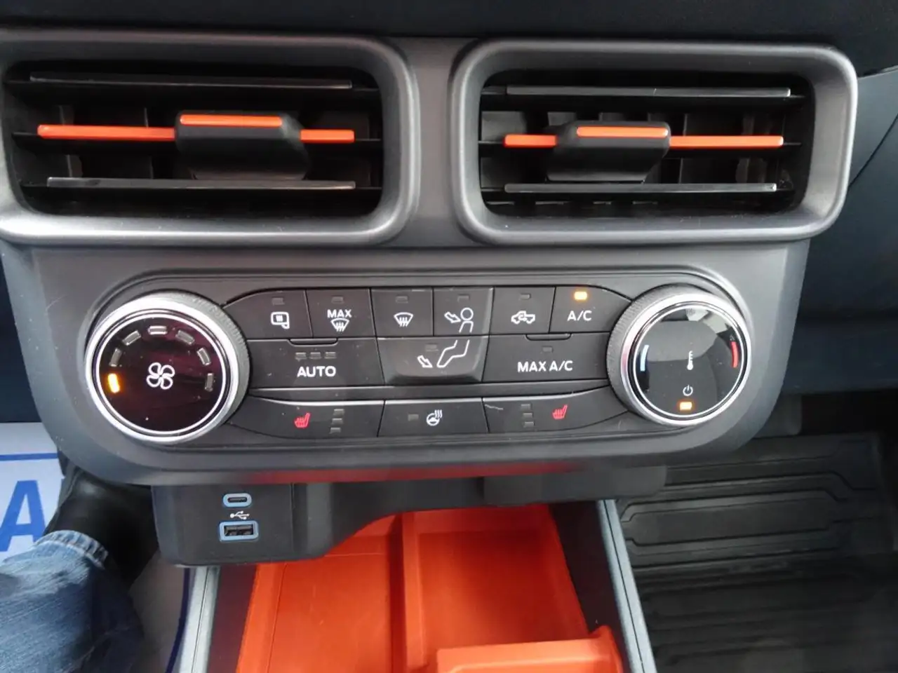 Ford Maverick снимка Ford Maverick