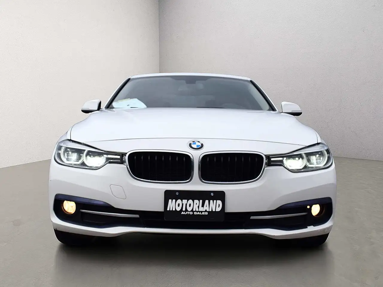 BMW 3 Series снимка BMW 3 Series